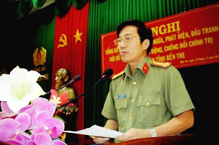 Đại tá Võ Hùng Minh, Giám đốc Công an tỉnh Bến Tre phát biểu tại Hội nghị. 