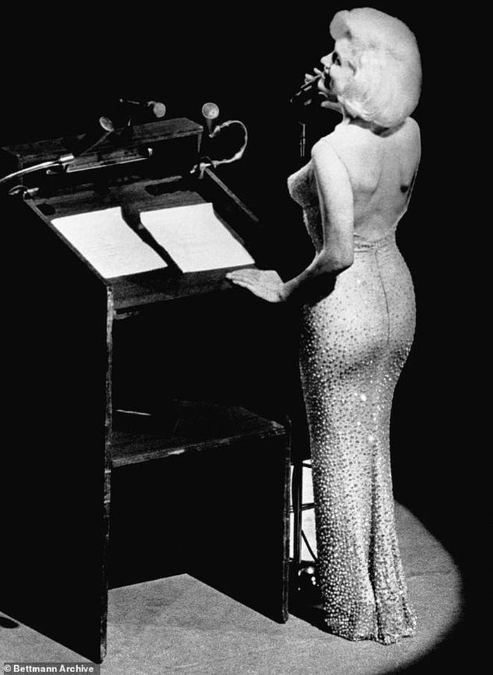 Marilyn Monroe hát mừng sinh nhật Tổng thống Kenney hồi năm 1962