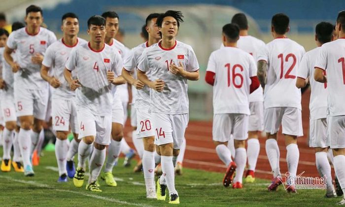 Tuấn Anh (14) sẽ trở lại đội hình xuất phát