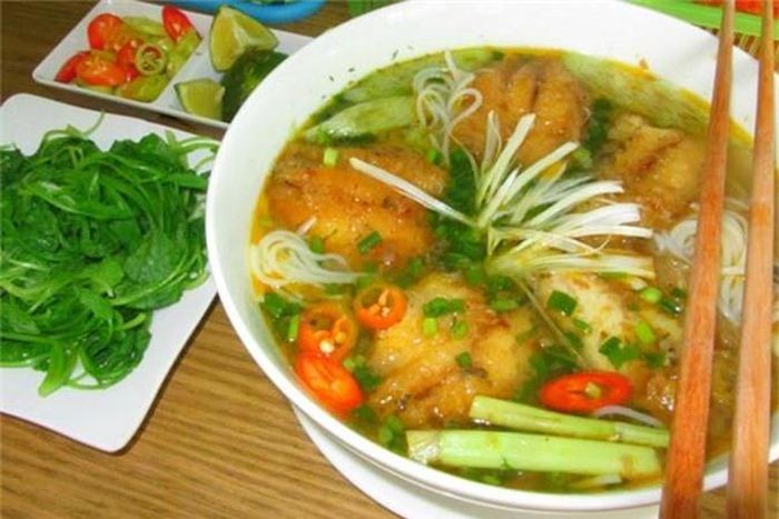 Bún cá rô đồng thì có thể tìm thấy khắp mọi nơi nhưng để thưởng thức món bún cá rô vừa thơm, vừa hấp dẫn vừa đậm đà hương vị thì bạn phải về đất Hải Dương.