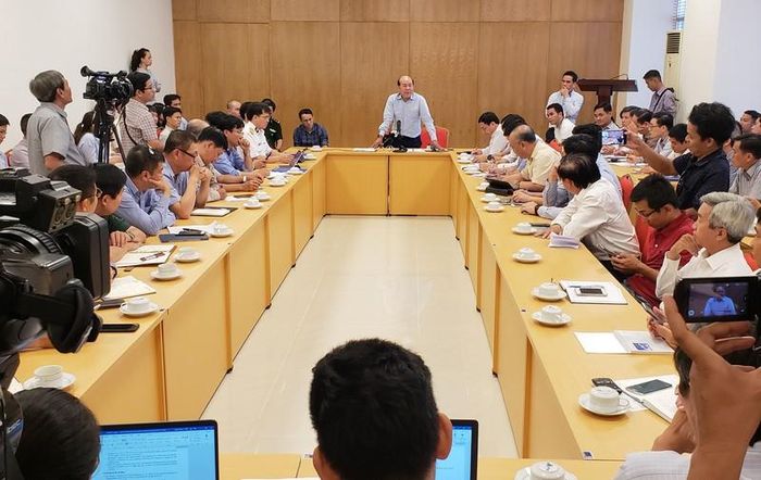 Nhiều đơn vị tham gia cuộc họp chiều 15-11.