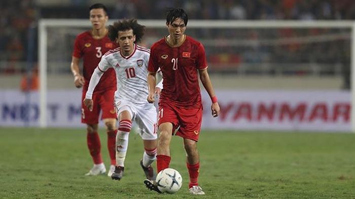 Tiền vệ có biệt danh chàng "Nhô" làm lu mờ hoàn toàn "Messi châu Á" Omar tối 14-11. Ảnh: Hoàng Linh