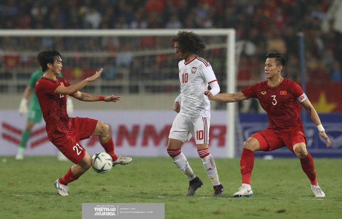 Messi Trung Đông hầu như luôn thất thế trong các pha tranh chấp tay đôi với Tuấn Anh