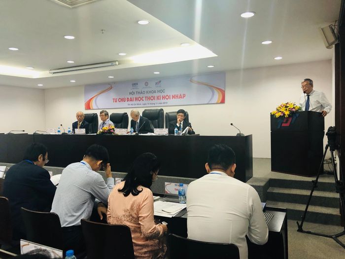 TS Trần Đức Cảnh, Thành viên Hội đồng Quốc gia giáo dục và Phát triển nguồn nhân lực (2016-2021) trình bày tham luận tại hội thảo