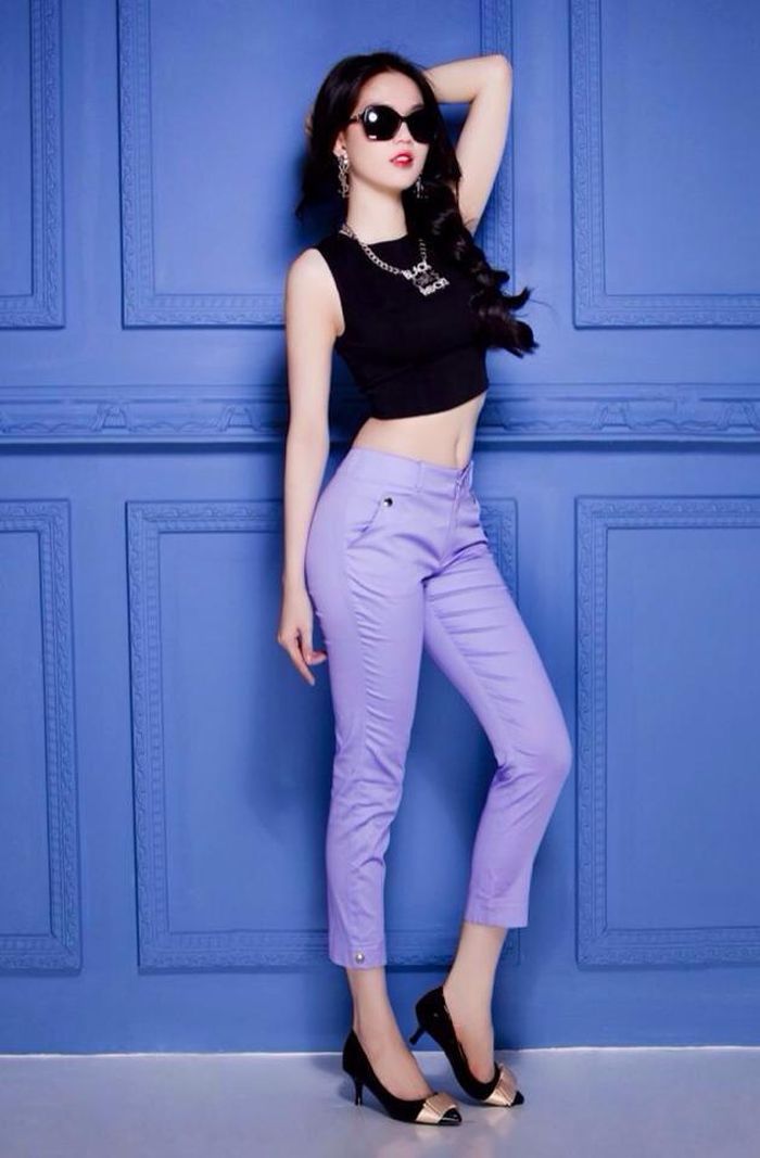 Thiết kế crop top phô diễn vòng 2 thon gọn