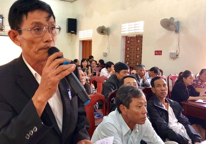 Cử tri Thủy Châu đóng góp ý kiến tại buổi tiếp xúc