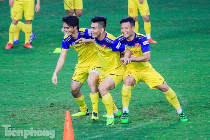 Tuấn Anh, Tiến Linh, Tiến Dũng phải "cặp 3".