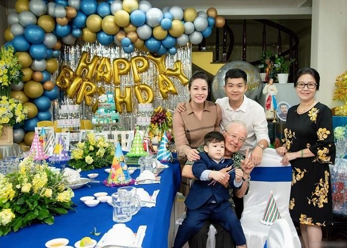 Trong ảnh chụp hôm 22/9, nhiều khán giả thấy nhẹ lòng vì tưởng Nhật Kim Anh có thể hòa hoãn với chồng cũ.