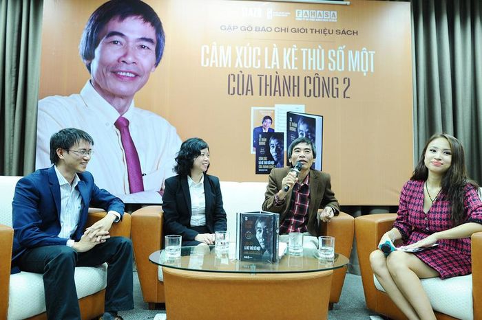 Vân Hugo rất thích đọc sách của TS Lê Thẩm Dương.
