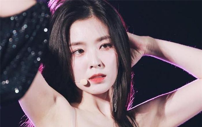 Irene (Red Velvet): Suốt nhiều năm qua, danh sách những người nổi tiếng mà quân nhân Hàn muốn gặp nhất chưa từng thiếu cái tên Irene. Họ muốn được chiêm ngưỡng nhan sắc ngoài đời thực của mỹ nhân nổi tiếng có gương mặt đẹp nhất Kpop.