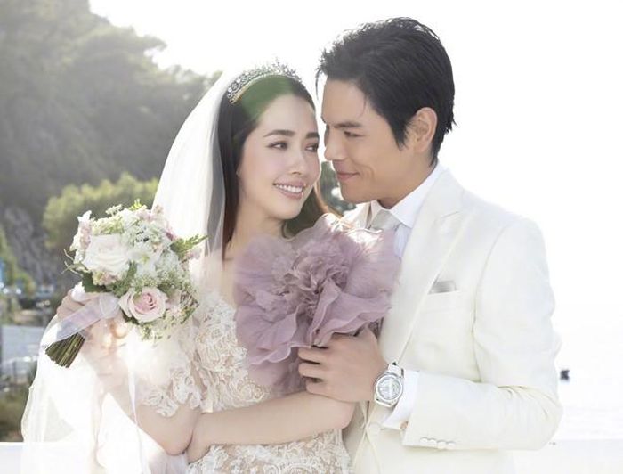 Nữ diễn viên bị cho là gặp nhiều khó khăn khi có mẹ chồng sắc sảo. Tính cách của Hướng Tả cũng thay đổi nhiều, thiếu tinh tế và quan tâm đến vợ sau khi kết hôn.
