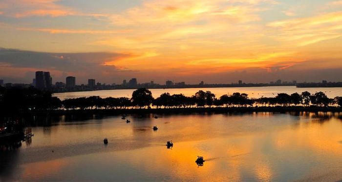 Vẻ đẹp Hồ Tây