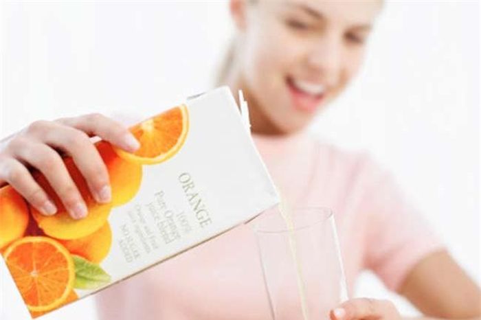  Nước cam ép: Các sản phẩm nước cam được quảng cáo là tốt cho tim mạch vì các nhà sản xuất thêm vào đó omega-3 từ một số loại cá. Một số hãng sử dụng vitamin D từ nhau thai cừu. 