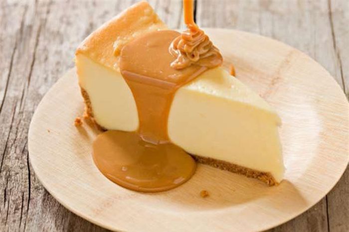  Bánh phô mai: Nhiều nhà sản xuất sử dụng phô mai chứa gelatin (một loại protein động vật), hoặc sử dụng trứng gia cầm. Vì vậy, cách tốt nhất dành cho người ăn chay là tự mình làm bánh. 