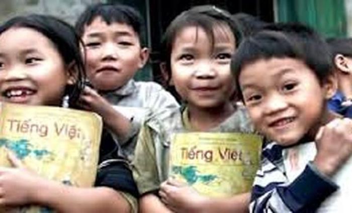 Thực tế có rất nhiều cách để hình thành tình yêu thương, mong muốn được sẻ chia trong trẻ. (ảnh internet)