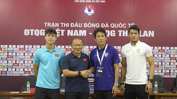 HLV Nishino thừa nhận không có nhiều thông tin về Việt Nam ở trận thắng UAE. Ảnh: Hoàng Linh
