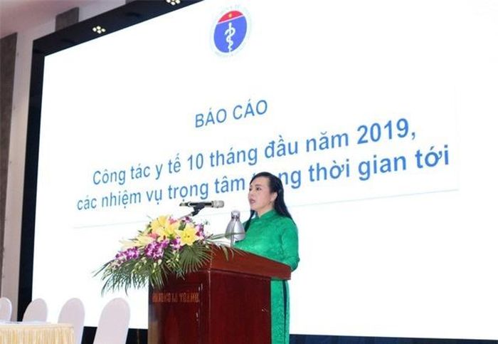 Bộ trưởng Bộ Y tế Nguyễn Thị Kim Tiến chỉ đạo công tác phòng chống dịch tại Hội nghị.