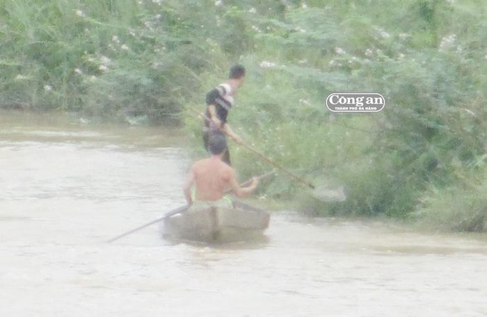  Sử dụng xung điện đánh bắt cá trên sông Yên (đoạn qua 2 xã: Hòa Tiến, Hòa Khương).