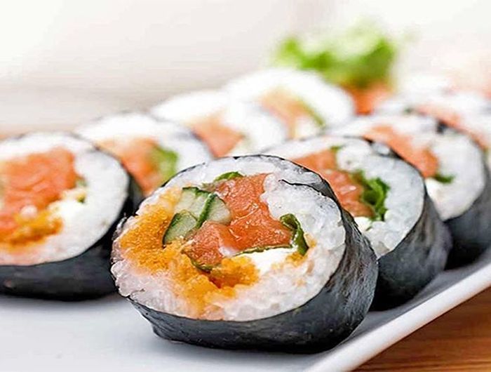 Kimbap được coi là món ăn phổ biến và thường xuyên xuất hiện ở hầu hết mọi bữa ăn tại Hàn Quốc. Món ăn này cũng đã có mặt ở nhiều quốc gia và được rất nhiều người, đặc biệt là học sinh, sinh viên ưa chuộng