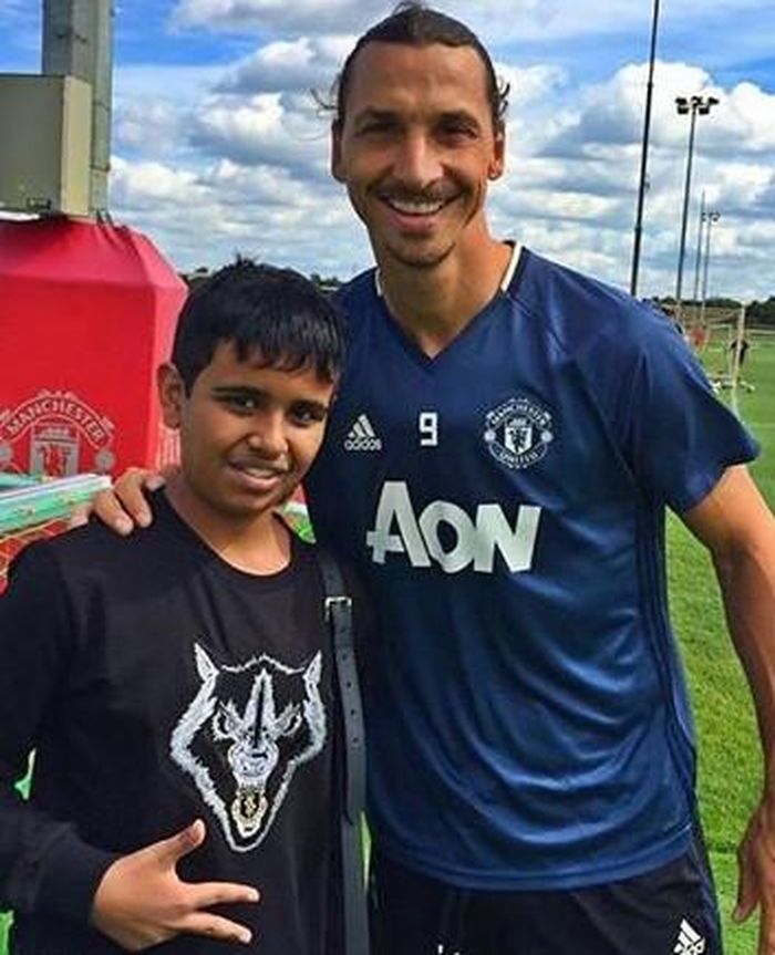 Nhiều ngôi sao hàng đầu thế giới từng ghé thăm “vườn thú mini” của 10X như Akon, Wiz Khafila, Thành Long, Cristiano Ronaldo, Messi, Mariah Carey… Mỗi lần như vậy, Belhasa thường chụp ảnh và quay clip “khoe” trên Instagram. 