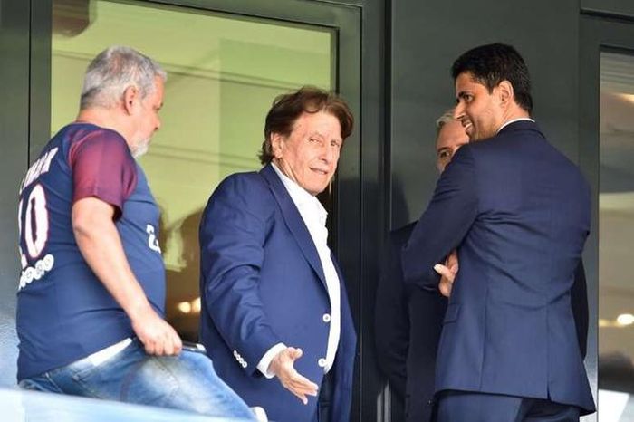 Zahavi cùng chủ tịch PSG, Nasser Al-Khelaifi. Ảnh: Getty Images.