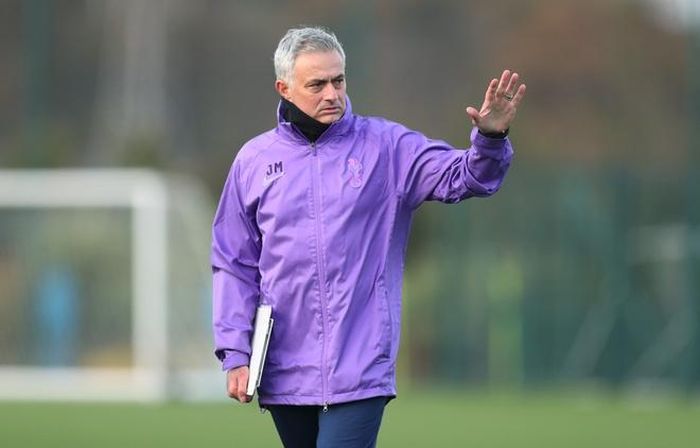 Mourinho đã bắt đầu công việc ở Spurs. Ảnh: Tottenham.
