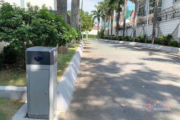 Phường Thảo Điền đã yêu cầu Công ty Cát Tiên Sa tháo dỡ chốt bào vệ barie đầu hẻm 189D Nguyễn Văn Hưởng. 