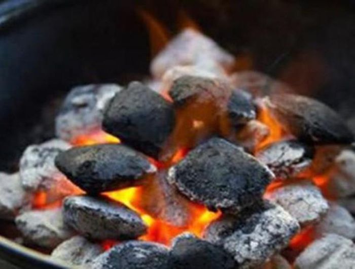  Trước đó, vụ việc anh một người đàn ông ở Bắc Giang ngã vào than củi, cả cánh tay cháy đen và phải cắt bỏ cũng gây xôn xao dư luận 
