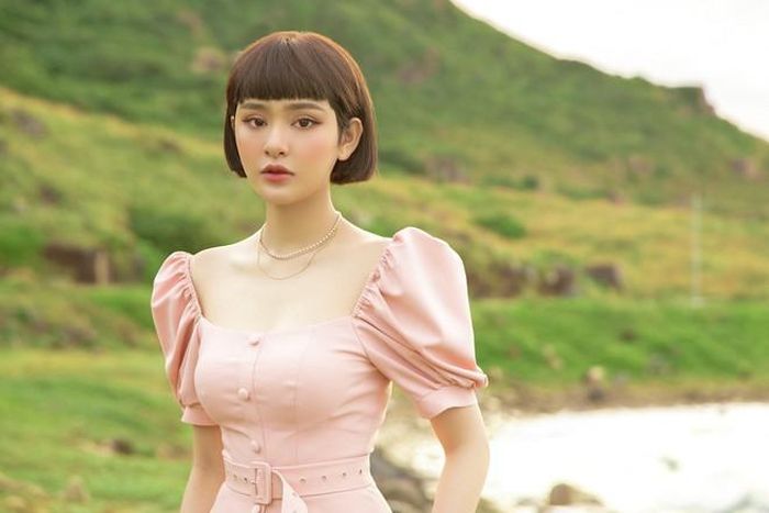 “Tôi không tính toán gì trong âm nhạc, có bài nào hay thì tôi ra mắt. Khi quay lại với ballad, tôi vẫn cần đầu tư, nỗ lực rất nhiều chứ không phải hát cái gì quen thuộc tức là không phải cố gắng nữa”, Hiền Hồ tâm sự.
