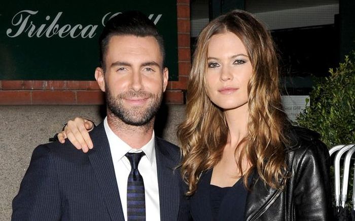 Cặp đôi Behati Prinsloo và Adam Levine