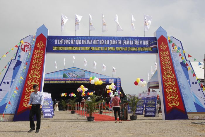 Tại buổi lễ, Chủ tịch UBND tỉnh Quảng Trị Nguyễn Đức Chính yêu cầu phía chủ đầu tư khẩn trương tập trung đẩy nhanh tiến độ hoàn thành các thủ tục còn lại ở các Bộ, ngành Trung ương; kiểm soát chặt chẽ công nghệ, chất lượng thiết bị lắp đặt cho nhà máy; ưu tiên tối đa và tập trung huy động các nguồn lực tài chính; chuẩn bị đầy đủ các điều kiện tốt nhất để triển khai thi công dự án đảm bảo chất lượng, an toàn, vệ sinh môi trường; đạt và vượt tiến độ theo cam kết.Về phía địa phương, tạo điều kiện thuận lợi cho chủ đầu tư, các đối tác và các nhà thầu trong quá trình triển khai thi công xây dựng, sớm đưa dự án đi vào hoạt động.