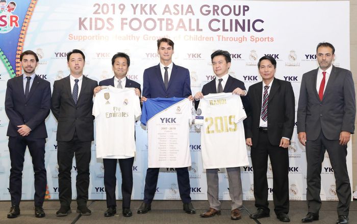 YKK Asia và Real Madrid Foundation trao tặng áo và công bố sự kiện dạy bóng đá cho trẻ em có hoàn cảnh đặc biệt khó khăn ở Việt Nam 