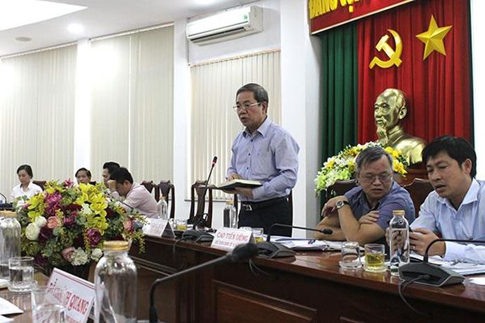 Phó chủ tịch UBND tỉnh Nguyễn Quốc Hùng phát biểu tại buổi làm việc.
