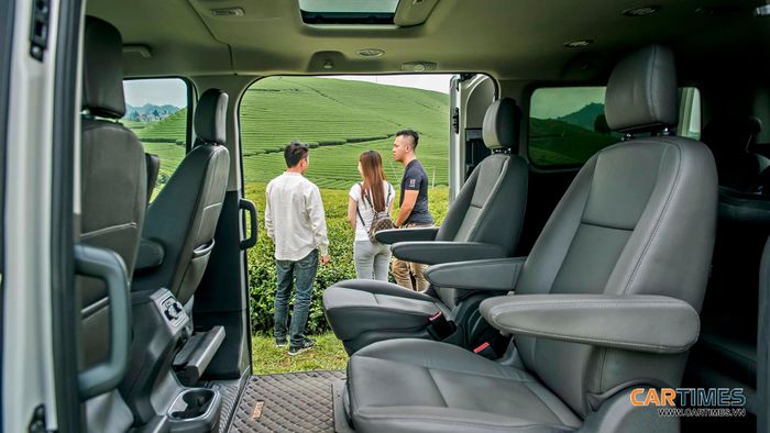 Khoang nội thất của Ford Tourneo thuyết phục những khách hàng khó tính nhất