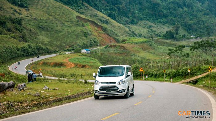 Hệ thống treo của Ford Tourneo giúp những chuyến đi êm ái hơn