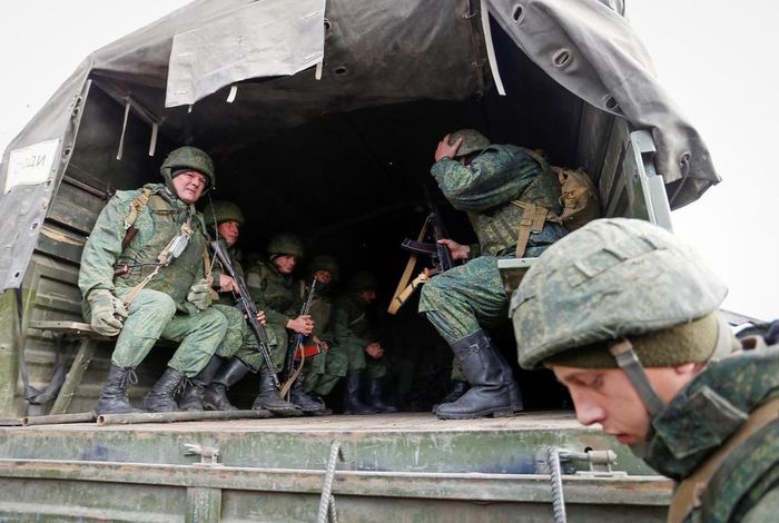 Theo kế hoạch, quân đội chính phủ Ukraine và các lực lượng ly khai thân Nga sẽ cùng rút quân khỏi một số vị trí để khởi động cho vòng đàm phán hòa bình mới nhằm chấm dứt cuộc xung đột đã kéo dài 5 năm. Ảnh: Reuters.