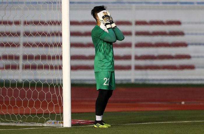 Và danh sách thủ môn của U22 Việt Nam dường như đã được quyết định, khi Phan Văn Biểu phải tập riêng trong lúc Bùi Tiến Dũng và Nguyễn Văn Toản thi đấu đối kháng ở phần sân bên kia