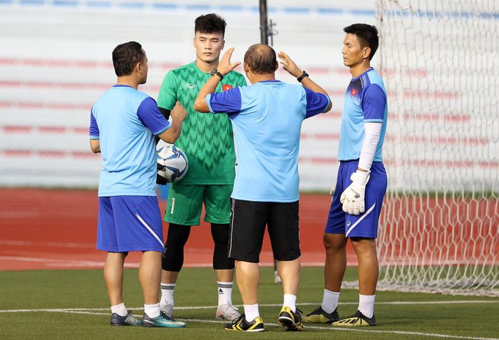 Tuy nhiên, việc được thi đấu quá ít trong năm 2019 đã khiến phong độ của Bùi Tiến Dũng bị ảnh hưởng khá nhiều