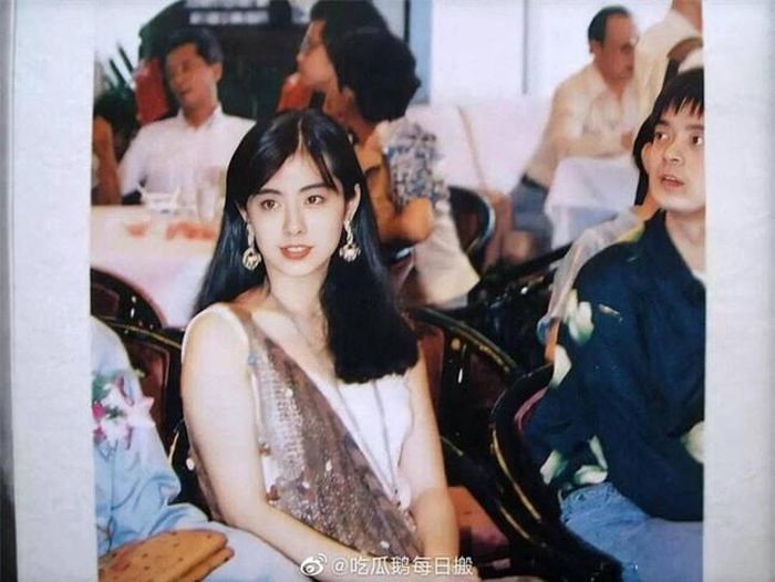 Xinh đẹp, nổi tiếng nhưng đường tình của Vương Tổ Hiền lại không hề thuận lợi. Ở tuổi tứ tuần, Vương Tổ Hiền vẫn sống cô đơn một mình.