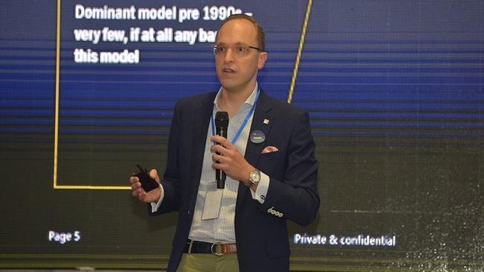 Ông Alex Kling, Giám đốc Ngân hàng số EY Singapore