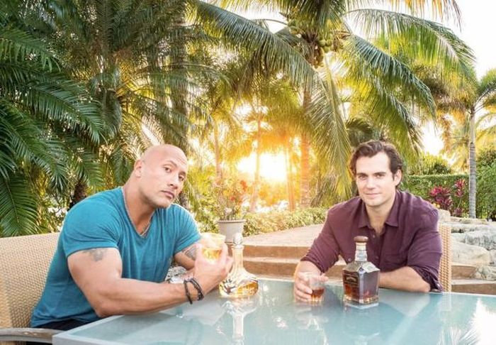 The Rock và Henry Cavill vốn rất thân thiết. Ngôi sao cơ bắp từng bày tỏ mong muốn được đóng chung với bạn mình từ 2017. Ảnh: Instagram.