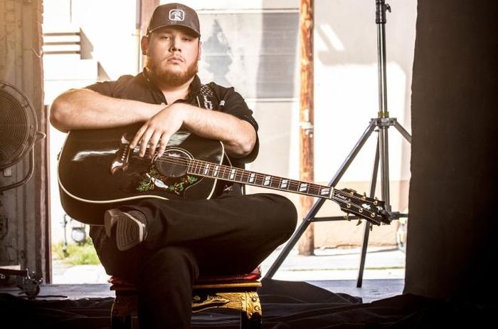 Garth Brooks dự đoán Luke Combs sẽ sớm đoạt giải Nghệ sĩ giải trí của năm - giải thưởng danh giá bậc nhất trong làng nhạc đồng quê