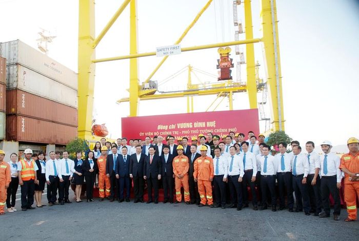 Phó Thủ tướng Vương Đình Huệ đã thăm và làm việc với Cảng Đà Nẵng.