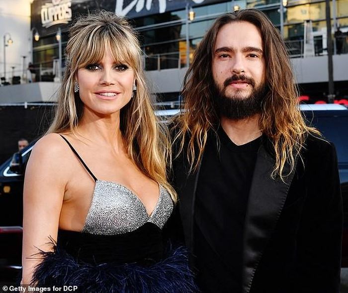 Mỹ nhân người Đức làm đám cưới với bạn trai kém 16 tuổi Tom Kaulitz hồi giữa năm qua sau 6 tháng bí mật kết hôn. Đây là người chồng thứ 3 của siêu mẫu tóc vàng.