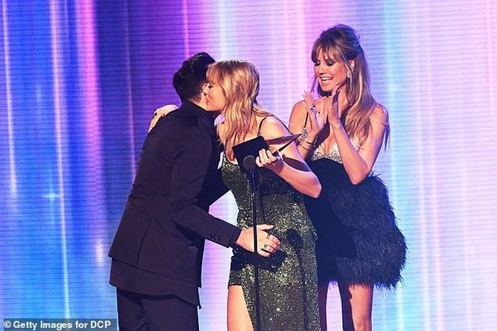 Giải này được trao cho nữ ca sĩ 29 tuổi Taylor Swift với album Lover.