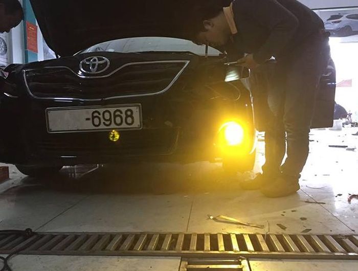 Loại đèn này thường có tuổi thọ trung bình cao gần 11 năm cho 12 giờ hoạt động/ngày. Những bóng đèn này có thời gian sử dụng gấp 10 lần bóng đèn có sẵn của ô tô