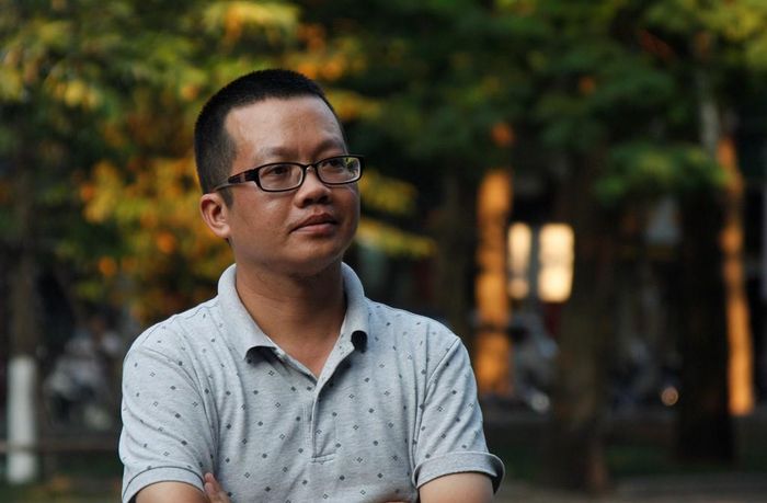 Nhà văn Uông Triều hiện là biên tập viên một tạp chí văn chương. 
