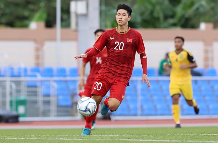Trọng Hùng cũng là một cái tên nổi bật ở trận thắng U22 Brunei, với tốc độ, kỹ thuật cùng khả năng hoạt động rất rộng