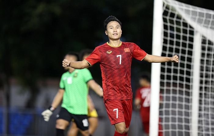 Nỗ lực của Việt Hưng được đền đáp bằng bàn thắng nâng tỷ số lên 4-0 ở hiệp 2, và nếu may mắn hơn thì tiền vệ này có thể đã có thêm 1 bàn thắng nữa