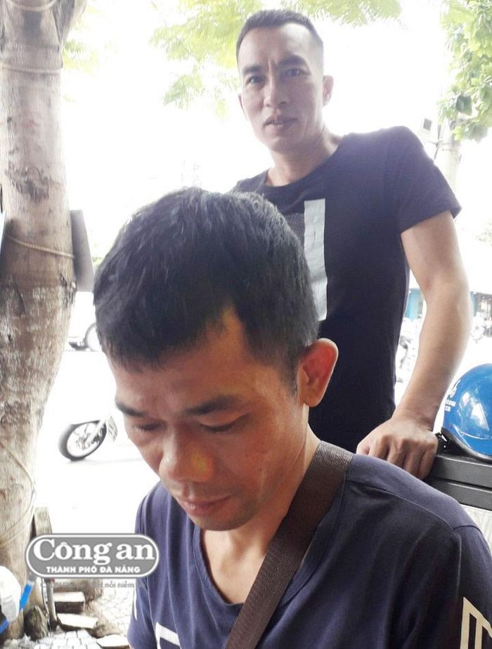 Ông trùm Ban Wei Bing (ngồi phía trước) lọt vào tầm ngắm BCA VX-719Q ngay khi đặt chân đến Đà Nẵng vào ngày 23-8-2019.